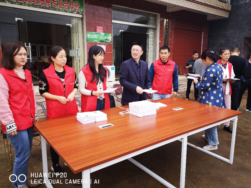株洲市林业局组织开展宣传贯彻《中华人民共和国种子法》、《湖南省实施<中华人民共和国种子法>办法》下乡活动
