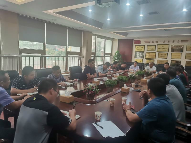 金山街道召开项目攻坚调度会