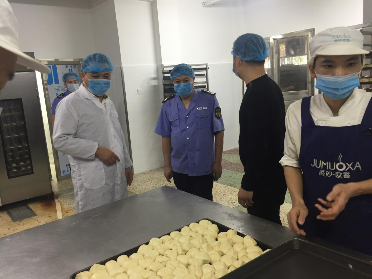 区领导带队开展节前食品安全检查