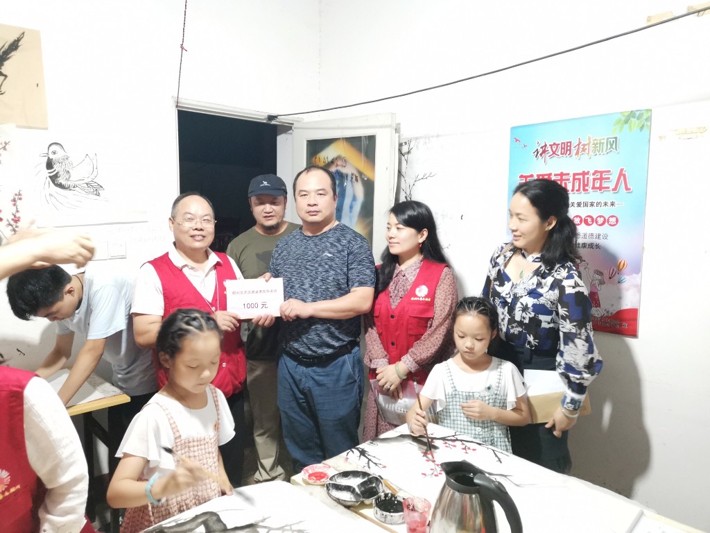 株洲市文联和荷塘区文联一行走访慰问优秀文艺志愿者唐先华