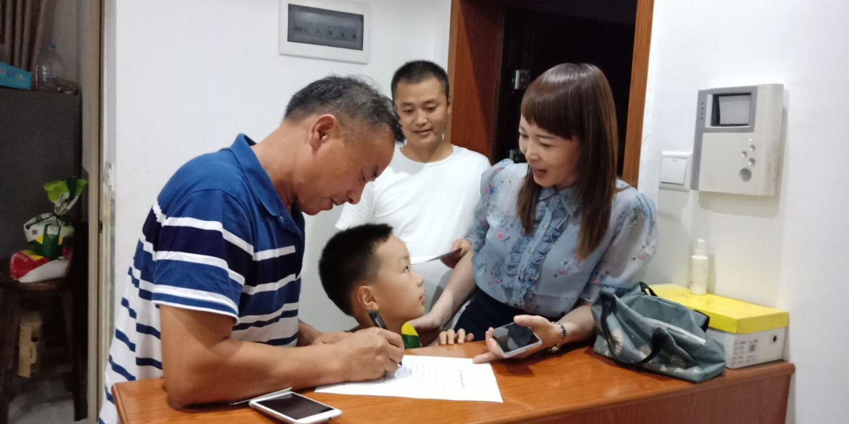 文明建设 有你有我 区征地协调服务中心开展文明城市创建志愿活动