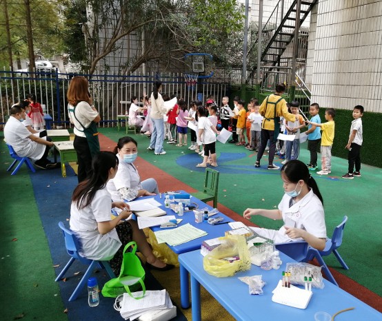 茨菇塘社区卫生服务中心深入辖区幼儿园开展健康体检活动