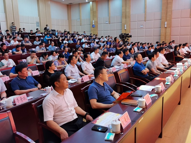 榜样是时代的先锋和号角！黄诗燕同志先进事迹报告会在攸县举行