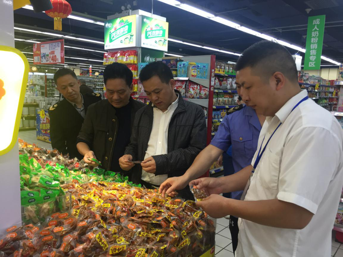 区领导带队开展节前食品安全检查