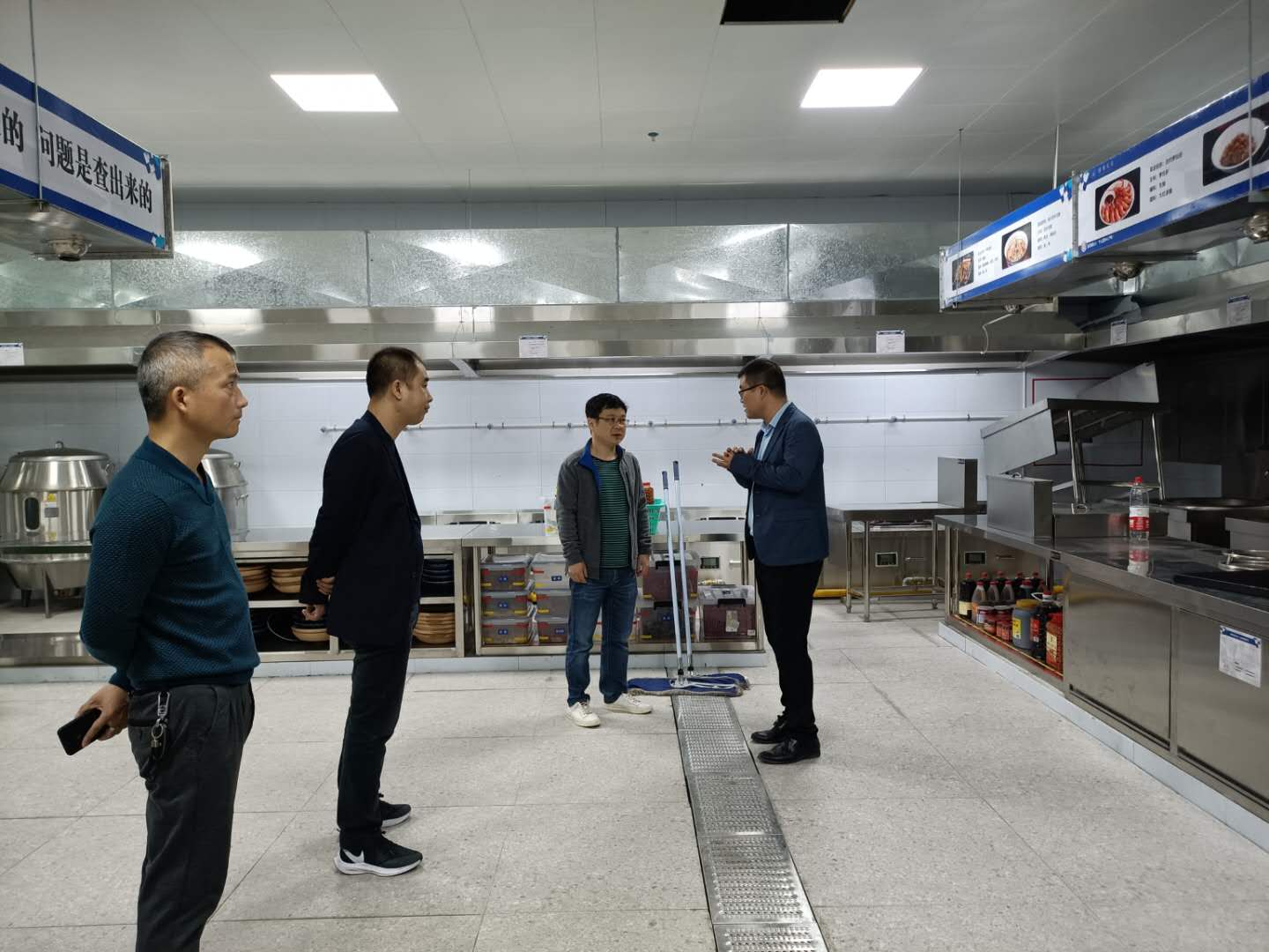 攸县市场监督管理局靠前服务  温心帮扶  助力禧悦礼宴按下"快进键"