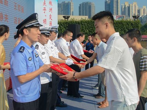 李晓葵同志出席2020株洲交通管理“金点子”颁奖仪式和 城市交通秩序整治活动誓师大会