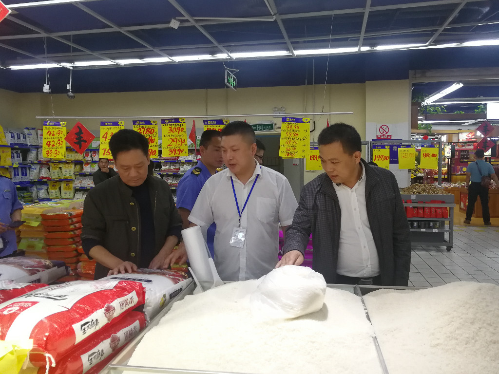 区市场监管局开展“两节”期间食品安全检查