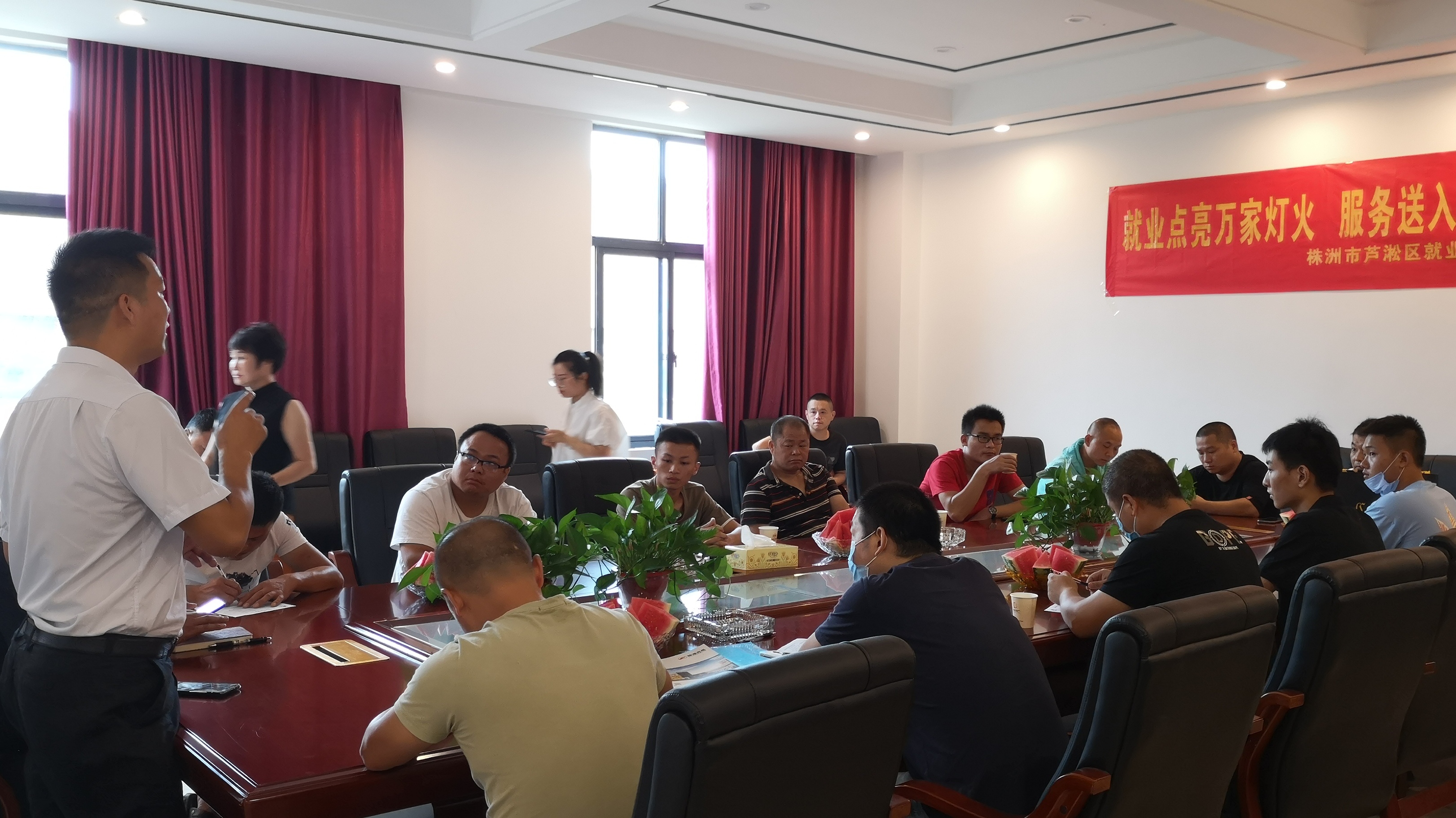 芦淞区"面对面"为企业搭建最佳人选"直通车"