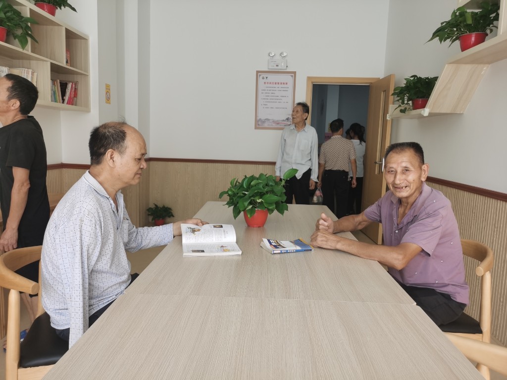 我区景园社区日间照料中心正式开业