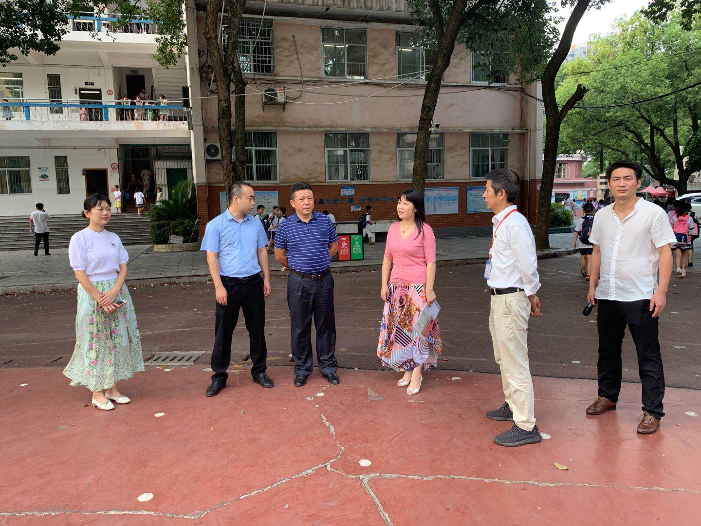 区教育局领导检查学校常态化疫情防控及开学工作