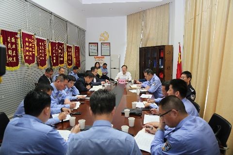 李晓葵同志接听“市长热线”