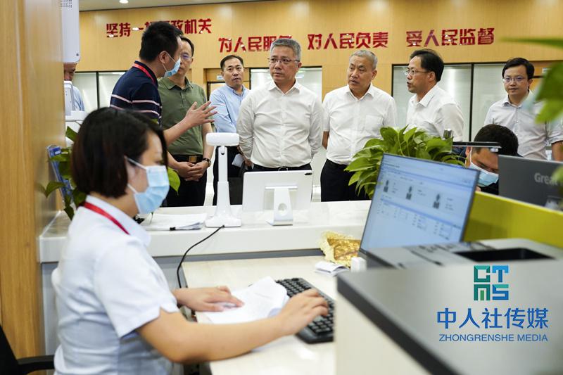 朱忠明副省长到省人力资源社会保障厅调研