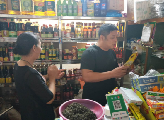 攸县市场服务中心联合职能部门，开展食品安全生产大检查，确保“双节”期间，老百姓舌尖上的安全
