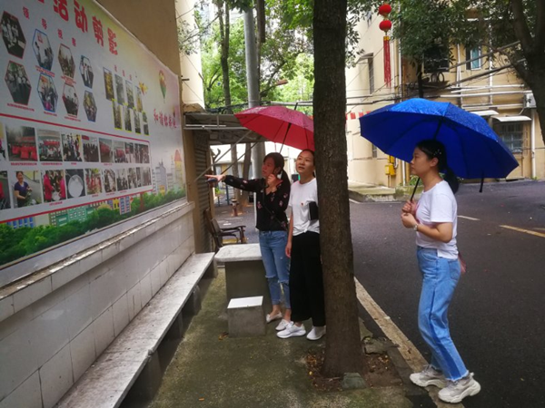 荷塘区审计局开展党员进社区活动