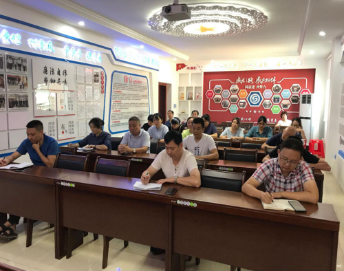 县市场服务中心传达学习县委、县政府工作会议精神