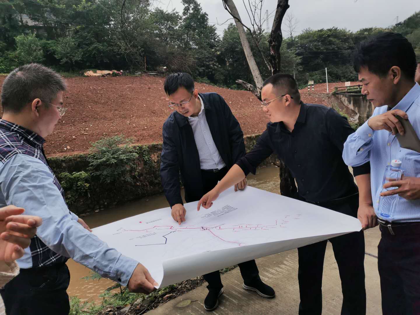 株洲市石峰区委书记张建勇现场督查省生态环境保护督察"回头看"问题整改工作