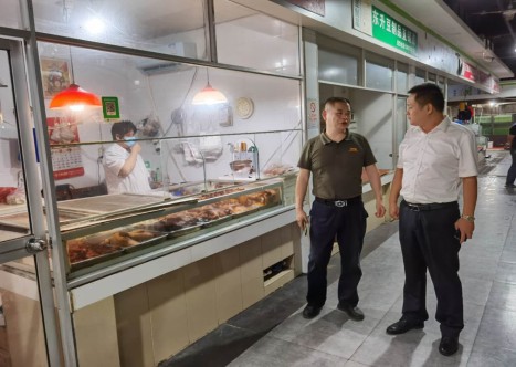 区商粮局督查辖区农贸市场