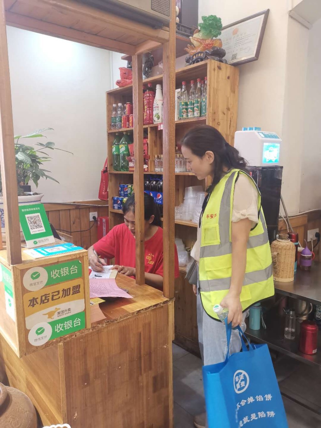 董家塅街道积极开展平安夜巡志愿服务活动