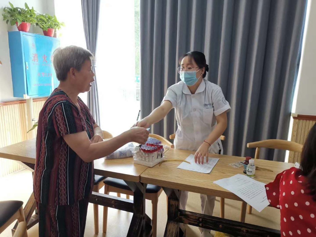 我区景园社区日间照料中心正式开业