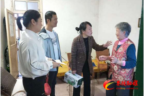 “爱满重阳节 浓浓敬老情”云阳街道交通社区开展重阳节慰问活动