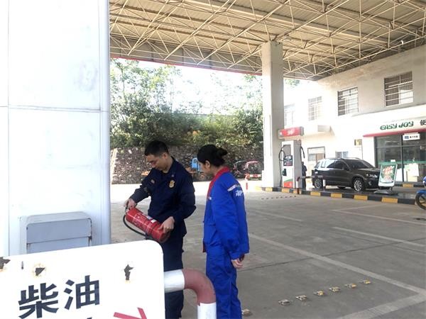 攸县消防救援大队深入辖区加油站开展“双随机一公开”消防安全检查