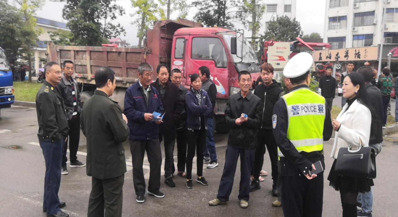 芦淞区开展联合收割机跨区作业安全检查