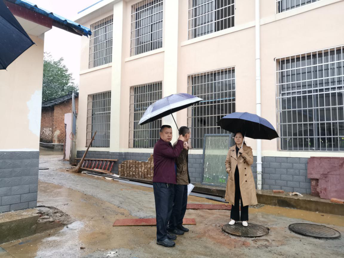 区领导调研明照小学过渡校区建设情况