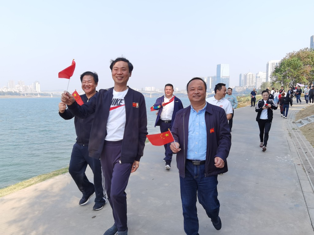 芦淞区第六届干部职工健步行激情出发