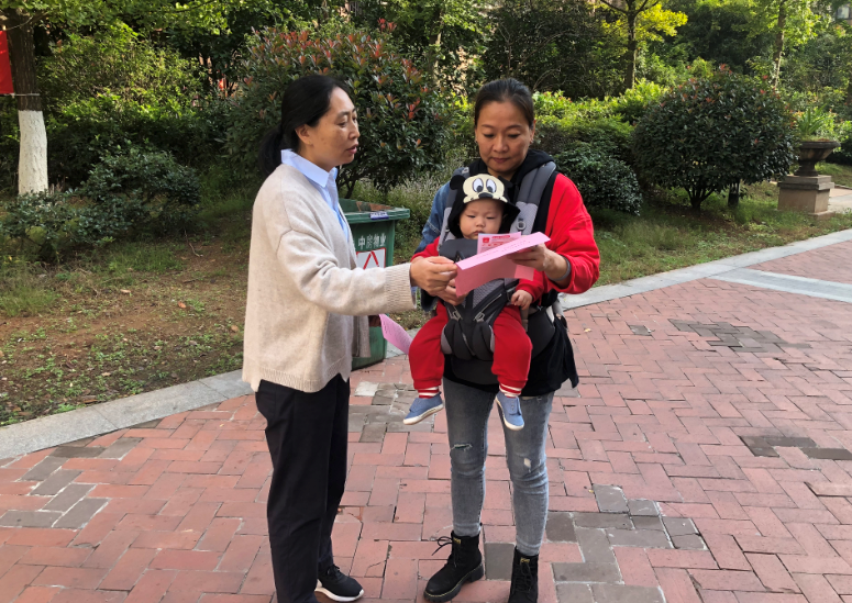 荷塘区开展垃圾分类宣传进小区活动