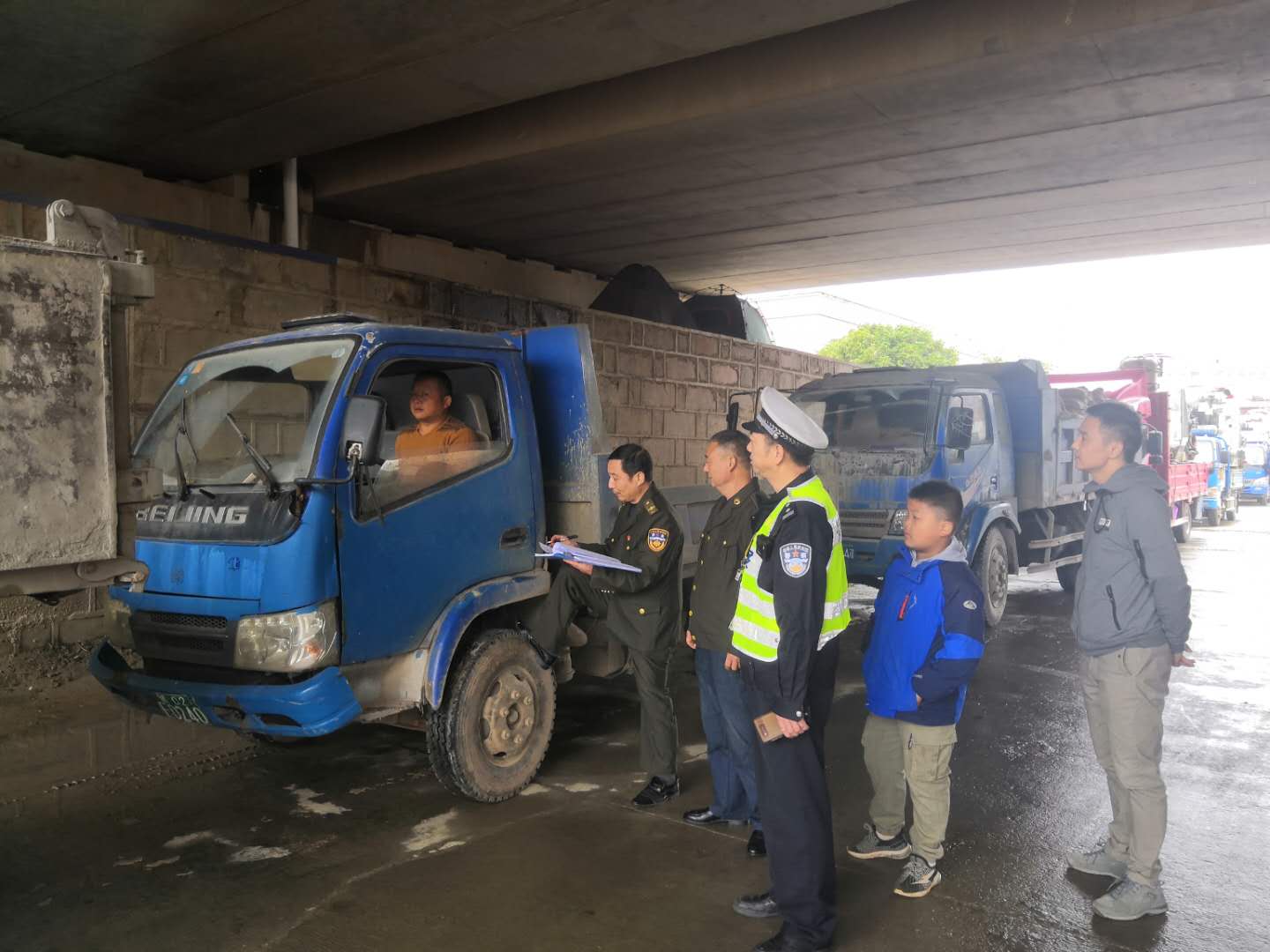 芦淞区开展拖拉机道路交通安全联合专项整治行动