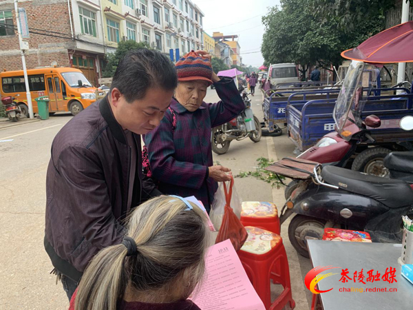 严塘镇开展民族宗教政策法规宣传活动