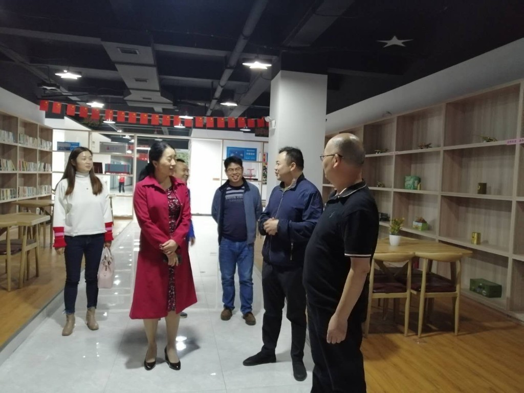 市委统战部一行来荷塘区调研新的社会阶层人士实践创新基地建设工作