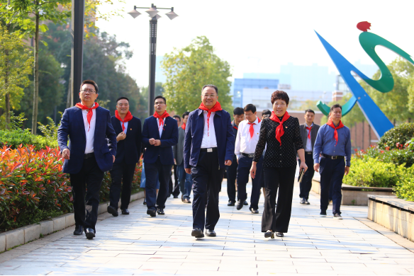 争做新时代好队员 ——株洲市少先队建队日主题活动在天元小学举行