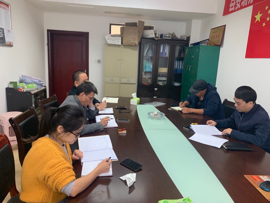 县委编办召开中心组学习会议