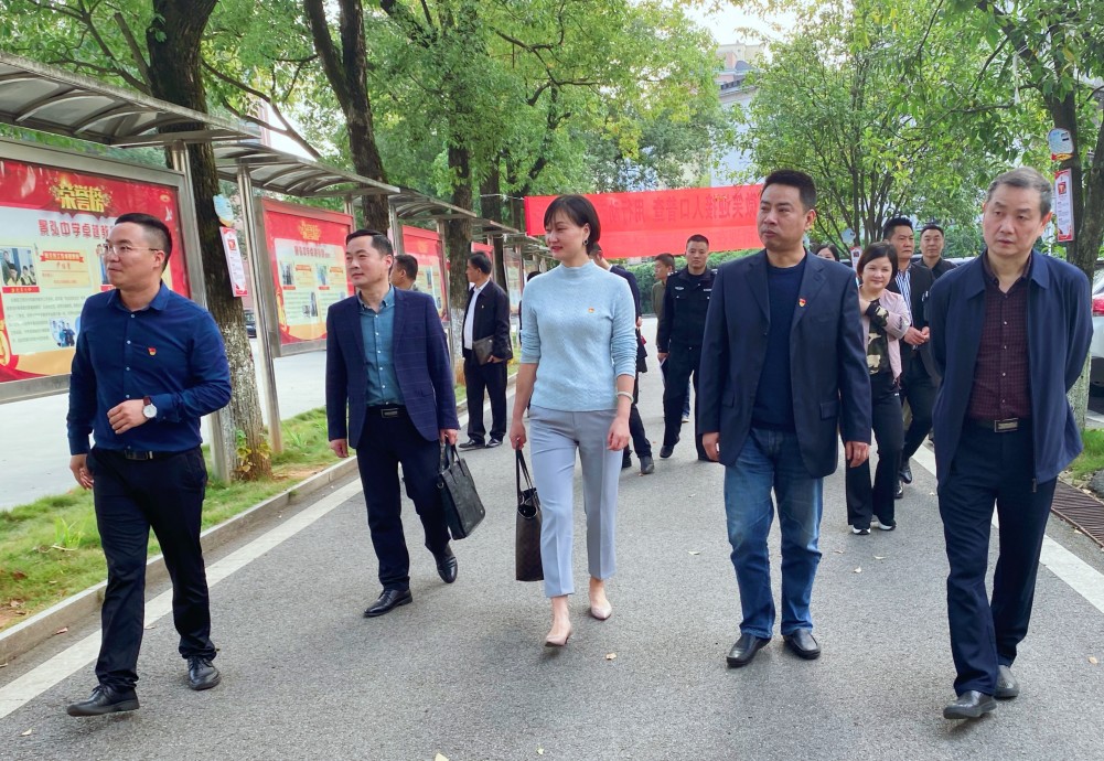 桂花街道组织召开“大工委”会议