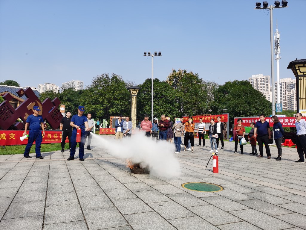 天元区减灾委在栗雨湖和神农广场开展国际减灾日宣传活动