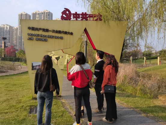 “寻初心、固信仰、践使命” 主题党日活动