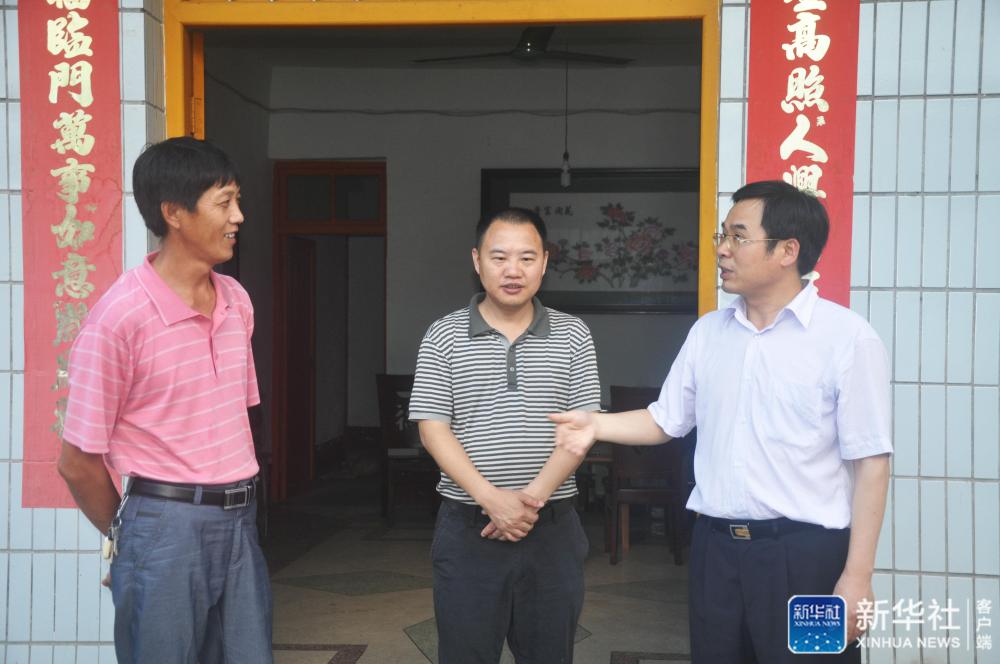 【新华社】他对群众好 群众跟他亲——追记献身罗霄山区脱贫攻坚事业的湖南炎陵县委原书记黄诗燕