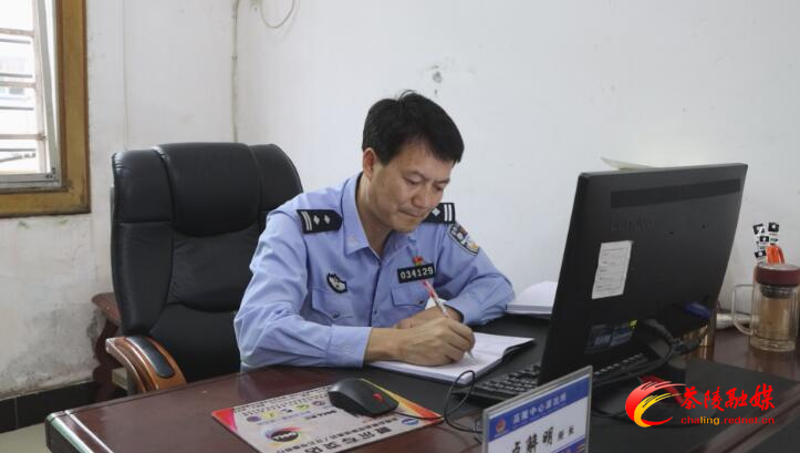 【一线干警风采录】卢解明：老百姓的“及时雨所长”