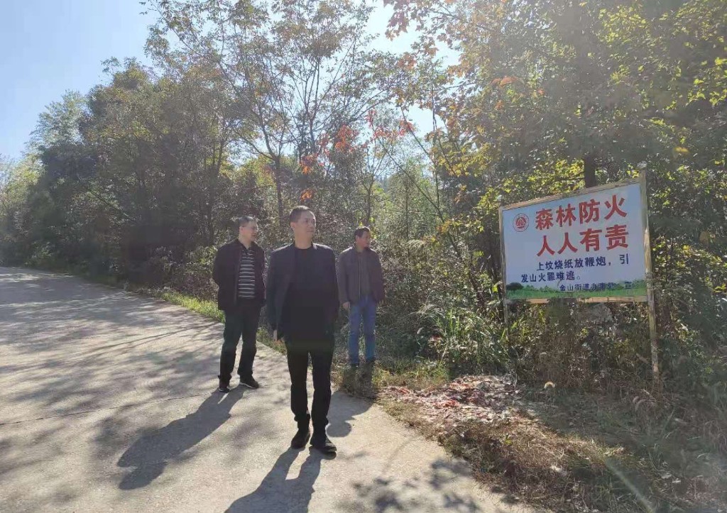 荷塘区开展秋冬季森林防灭火暨打击森林违法用火行为专项行动联合督查