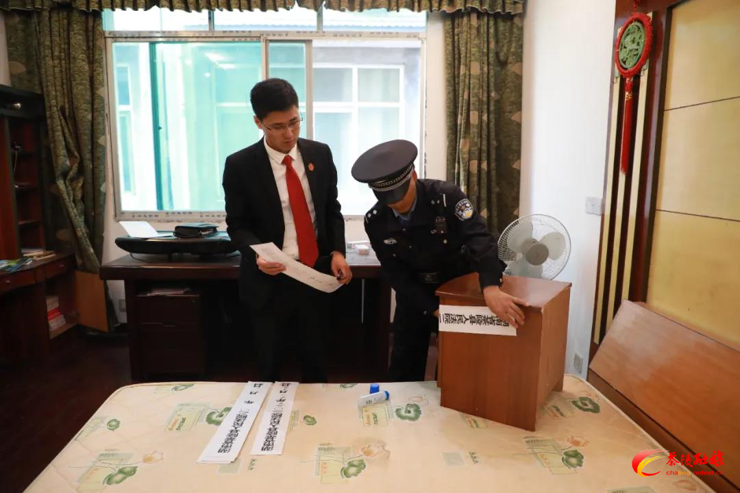 法院依法执行腾房 人大代表现场见证