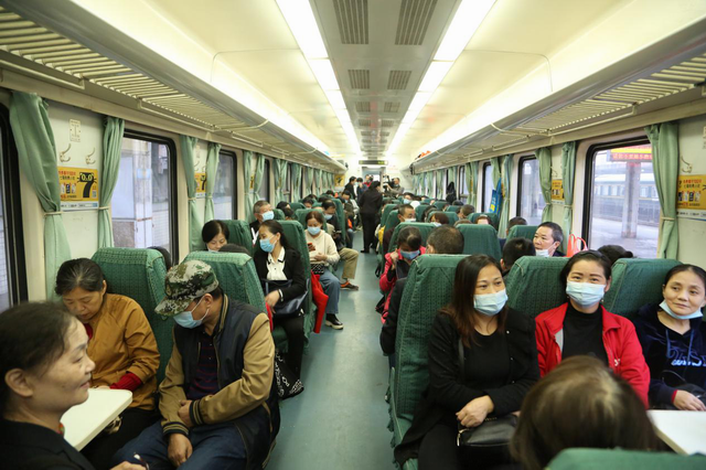 醴茶铁路首趟商务定制旅游专列成功开行（图）