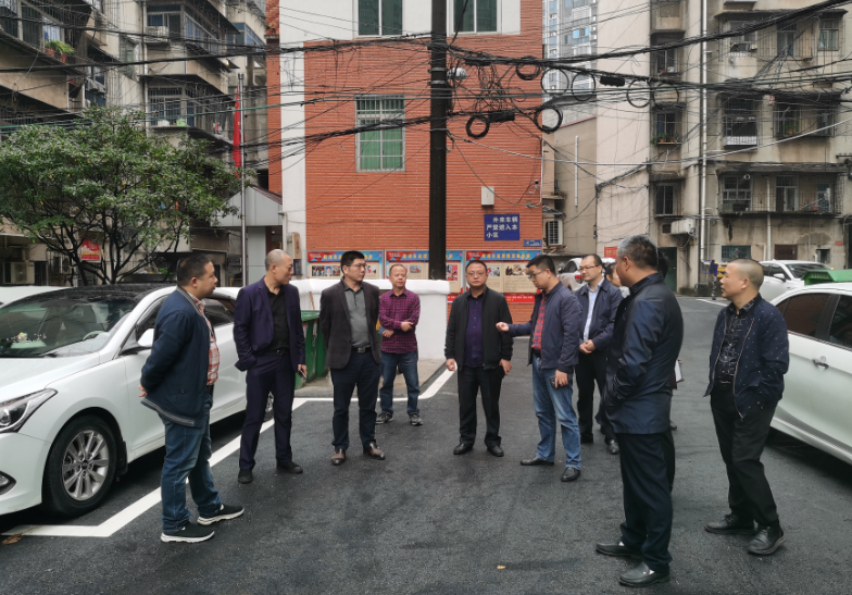 区政协调研老旧小区改造工作