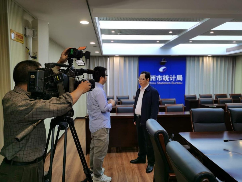 株洲市统计局党组成员、副局长庄云庭解读我市前三季度经济形势