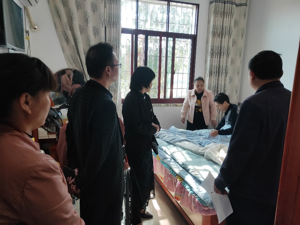 慰问重病贫困户 真情帮扶暖人心