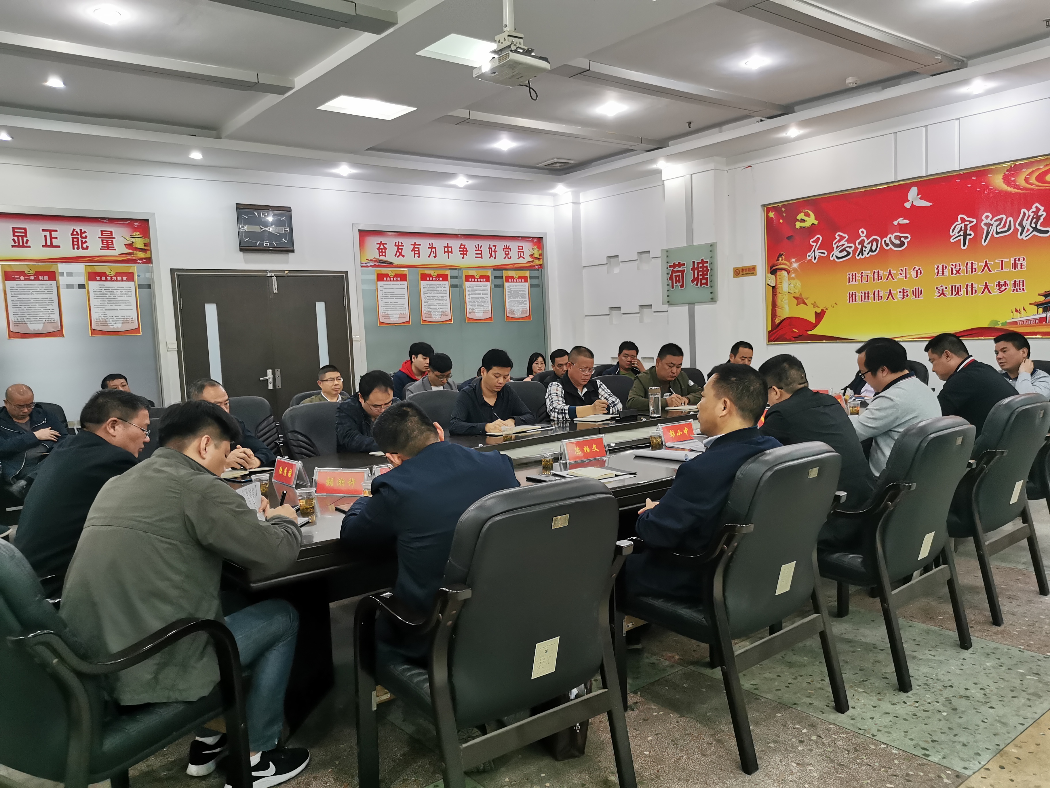 株洲市生态环境局彭小中局长一行赴荷塘分局开展调研活动