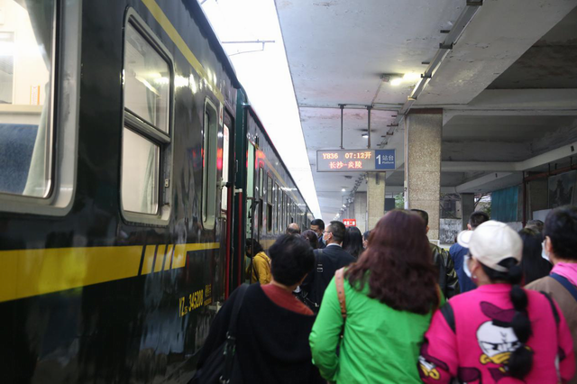 醴茶铁路首趟商务定制旅游专列成功开行（图）