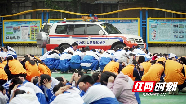 株洲市万余人参加“11.1”防空警报试鸣日疏散演练