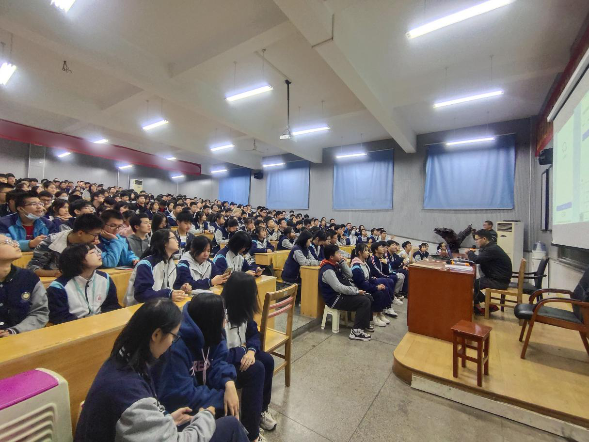 北师大附中集中开展高中住校生普查工作