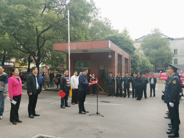 株洲市交通运输综合行政执法支队举行队训仪式（图）